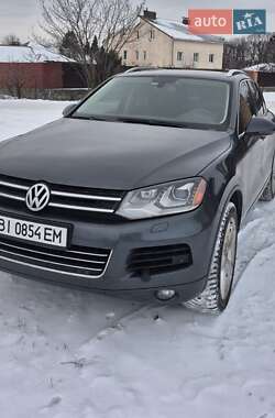 Внедорожник / Кроссовер Volkswagen Touareg 2013 в Полтаве