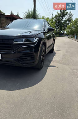 Позашляховик / Кросовер Volkswagen Touareg 2020 в Рівному