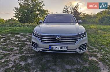 Позашляховик / Кросовер Volkswagen Touareg 2021 в Полтаві
