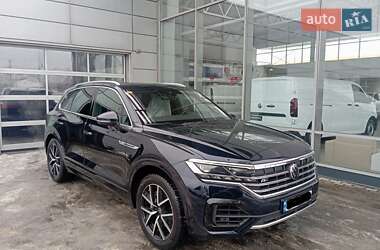 Внедорожник / Кроссовер Volkswagen Touareg 2020 в Киеве