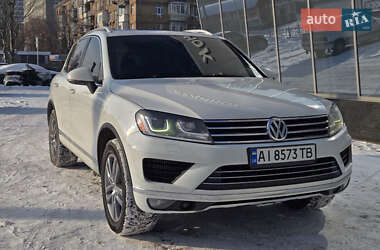Позашляховик / Кросовер Volkswagen Touareg 2015 в Києві