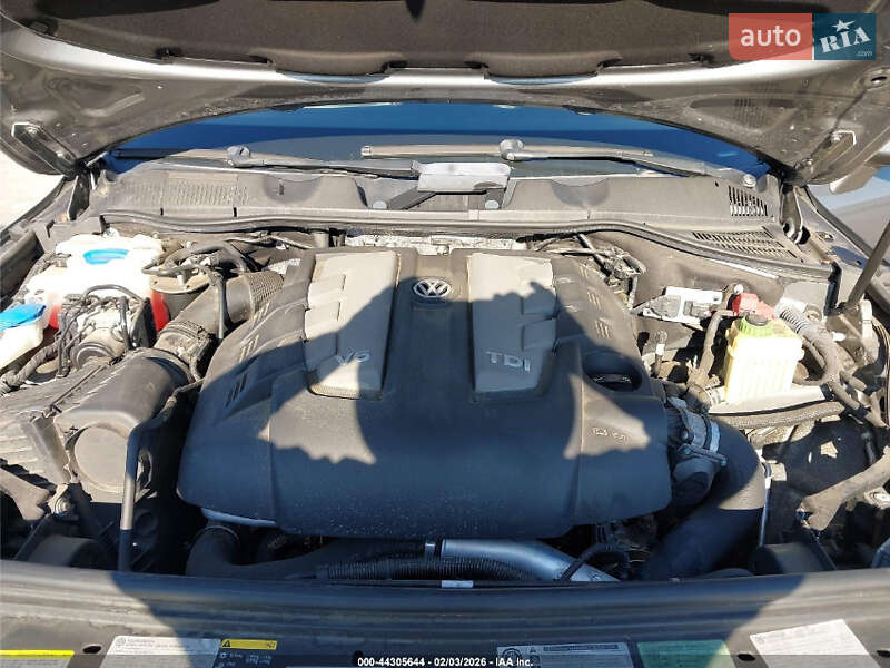 Внедорожник / Кроссовер Volkswagen Touareg 2014 в Ровно