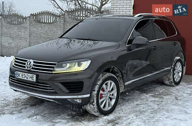 Внедорожник / Кроссовер Volkswagen Touareg 2016 в Обухове