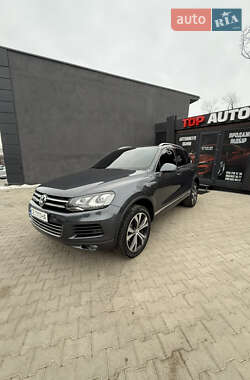 Позашляховик / Кросовер Volkswagen Touareg 2011 в Чернівцях