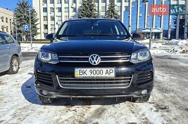 Внедорожник / Кроссовер Volkswagen Touareg 2013 в Ровно