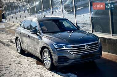 Позашляховик / Кросовер Volkswagen Touareg 2018 в Києві