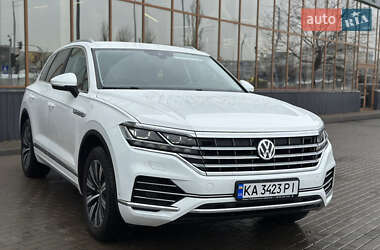 Позашляховик / Кросовер Volkswagen Touareg 2018 в Києві