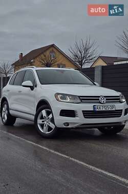 Внедорожник / Кроссовер Volkswagen Touareg 2014 в Киеве