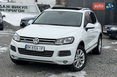 Внедорожник / Кроссовер Volkswagen Touareg 2014 в Сарнах