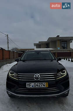 Позашляховик / Кросовер Volkswagen Touareg 2016 в Коростишеві