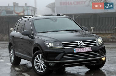 Позашляховик / Кросовер Volkswagen Touareg 2015 в Запоріжжі