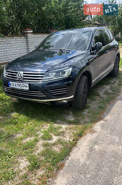 Внедорожник / Кроссовер Volkswagen Touareg 2015 в Киеве