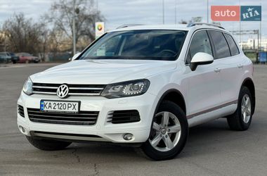 Позашляховик / Кросовер Volkswagen Touareg 2013 в Києві