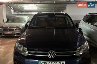 Внедорожник / Кроссовер Volkswagen Touareg 2013 в Киеве