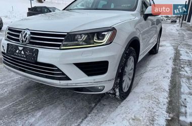 Внедорожник / Кроссовер Volkswagen Touareg 2016 в Ровно