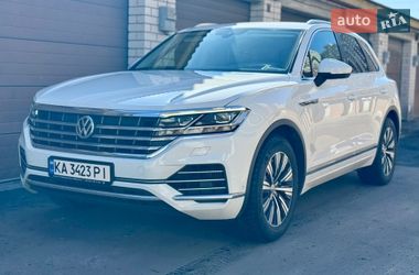 Позашляховик / Кросовер Volkswagen Touareg 2018 в Києві