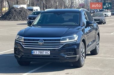 Позашляховик / Кросовер Volkswagen Touareg 2021 в Києві