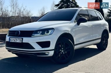 Внедорожник / Кроссовер Volkswagen Touareg 2016 в Киеве