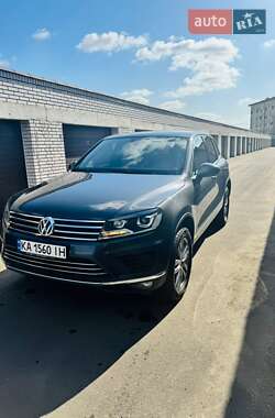 Внедорожник / Кроссовер Volkswagen Touareg 2015 в Киеве