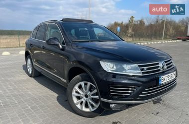Позашляховик / Кросовер Volkswagen Touareg 2015 в Радивиліві