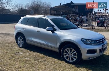 Внедорожник / Кроссовер Volkswagen Touareg 2013 в Буче