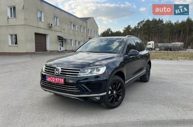 Внедорожник / Кроссовер Volkswagen Touareg 2015 в Радивилове