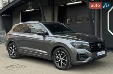 Позашляховик / Кросовер Volkswagen Touareg 2019 в Києві