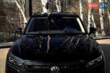 Позашляховик / Кросовер Volkswagen Touareg 2018 в Києві