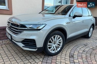 Позашляховик / Кросовер Volkswagen Touareg 2020 в Києві
