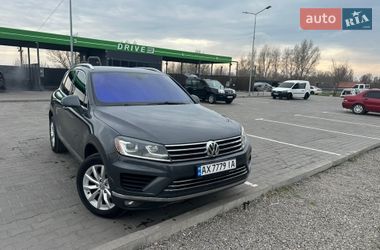 Внедорожник / Кроссовер Volkswagen Touareg 2015 в Полтаве