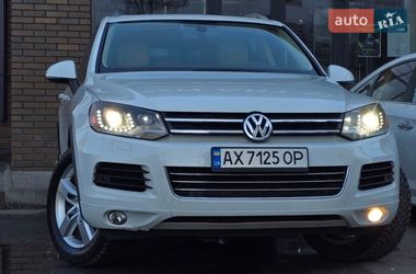 Позашляховик / Кросовер Volkswagen Touareg 2014 в Києві