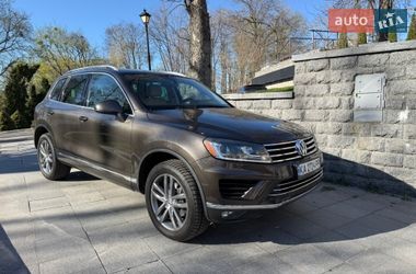 Позашляховик / Кросовер Volkswagen Touareg 2014 в Києві