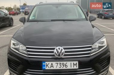 Внедорожник / Кроссовер Volkswagen Touareg 2014 в Киеве