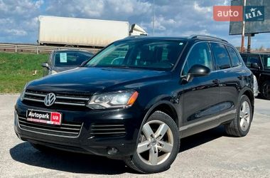 Внедорожник / Кроссовер Volkswagen Touareg 2014 в Львове