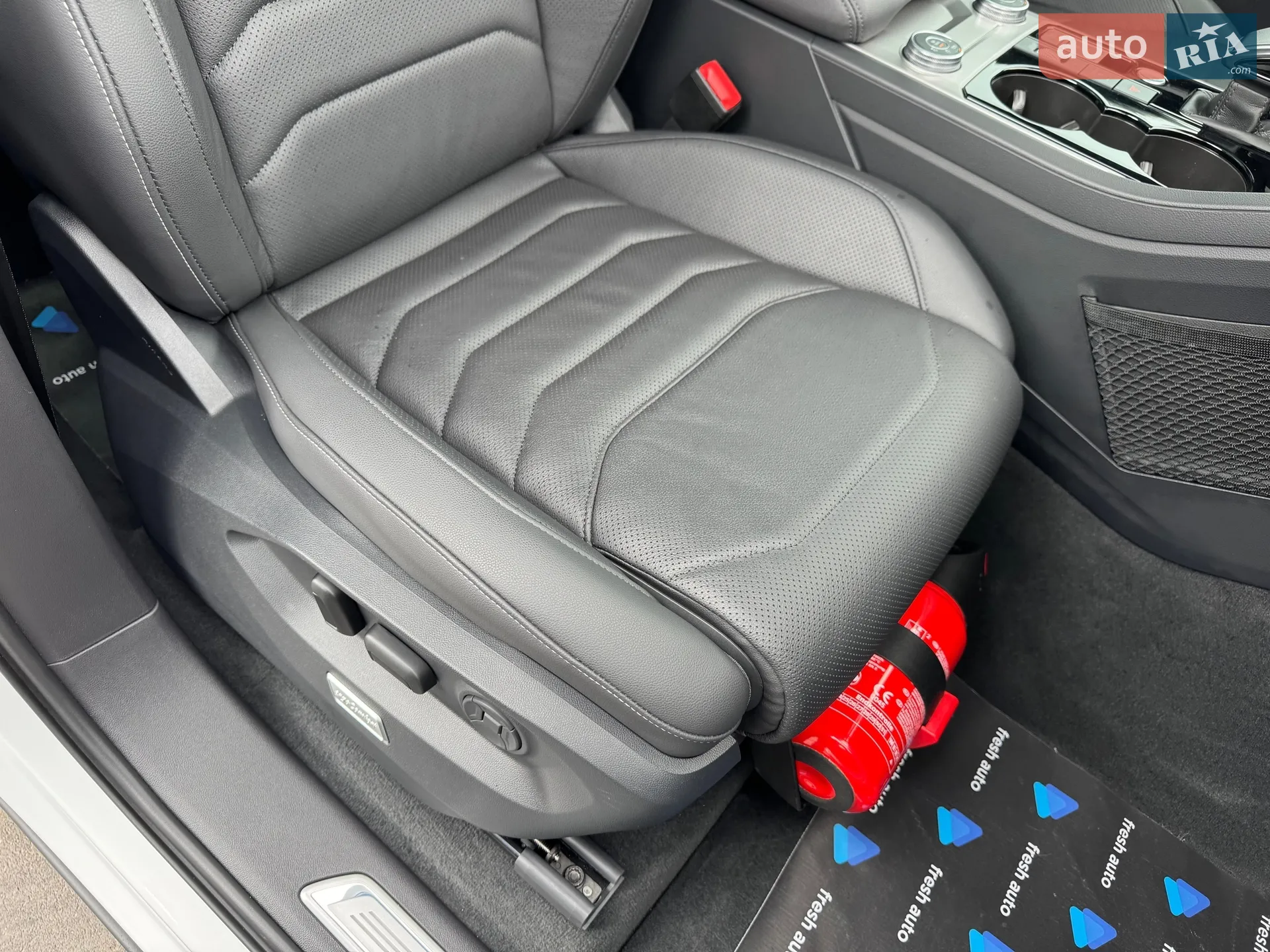 2022 Volkswagen Touareg - мініатюра 48