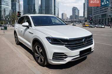 Позашляховик / Кросовер Volkswagen Touareg 2020 в Києві
