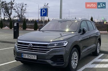 Внедорожник / Кроссовер Volkswagen Touareg 2020 в Киеве