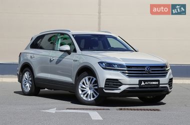 Позашляховик / Кросовер Volkswagen Touareg 2020 в Києві