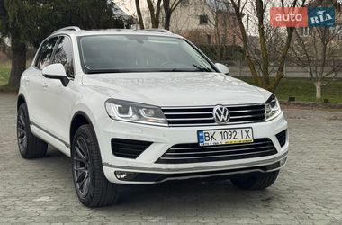 Внедорожник / Кроссовер Volkswagen Touareg 2014 в Дубно