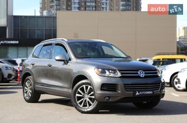 Внедорожник / Кроссовер Volkswagen Touareg 2013 в Киеве