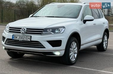 Позашляховик / Кросовер Volkswagen Touareg 2015 в Рівному