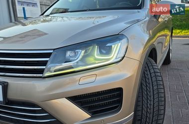 Позашляховик / Кросовер Volkswagen Touareg 2015 в Києві
