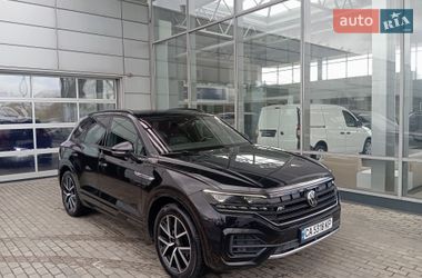 Позашляховик / Кросовер Volkswagen Touareg 2020 в Києві