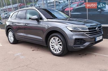 Внедорожник / Кроссовер Volkswagen Touareg 2018 в Киеве