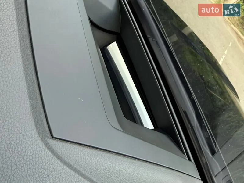 Volkswagen Touareg 2022 VIN WVGZZZCRZND009284 фото оголошення 38 з 76