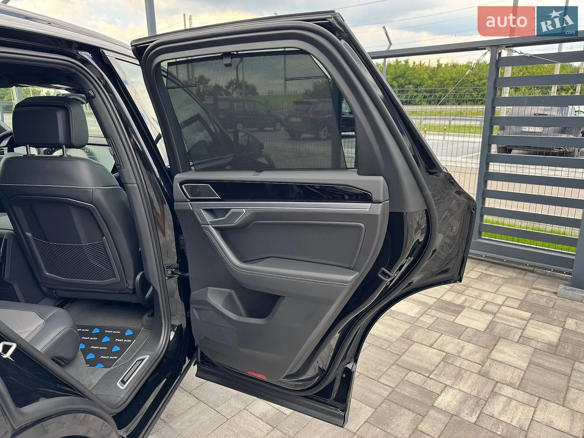 2026 Volkswagen Touareg - мініатюра 37