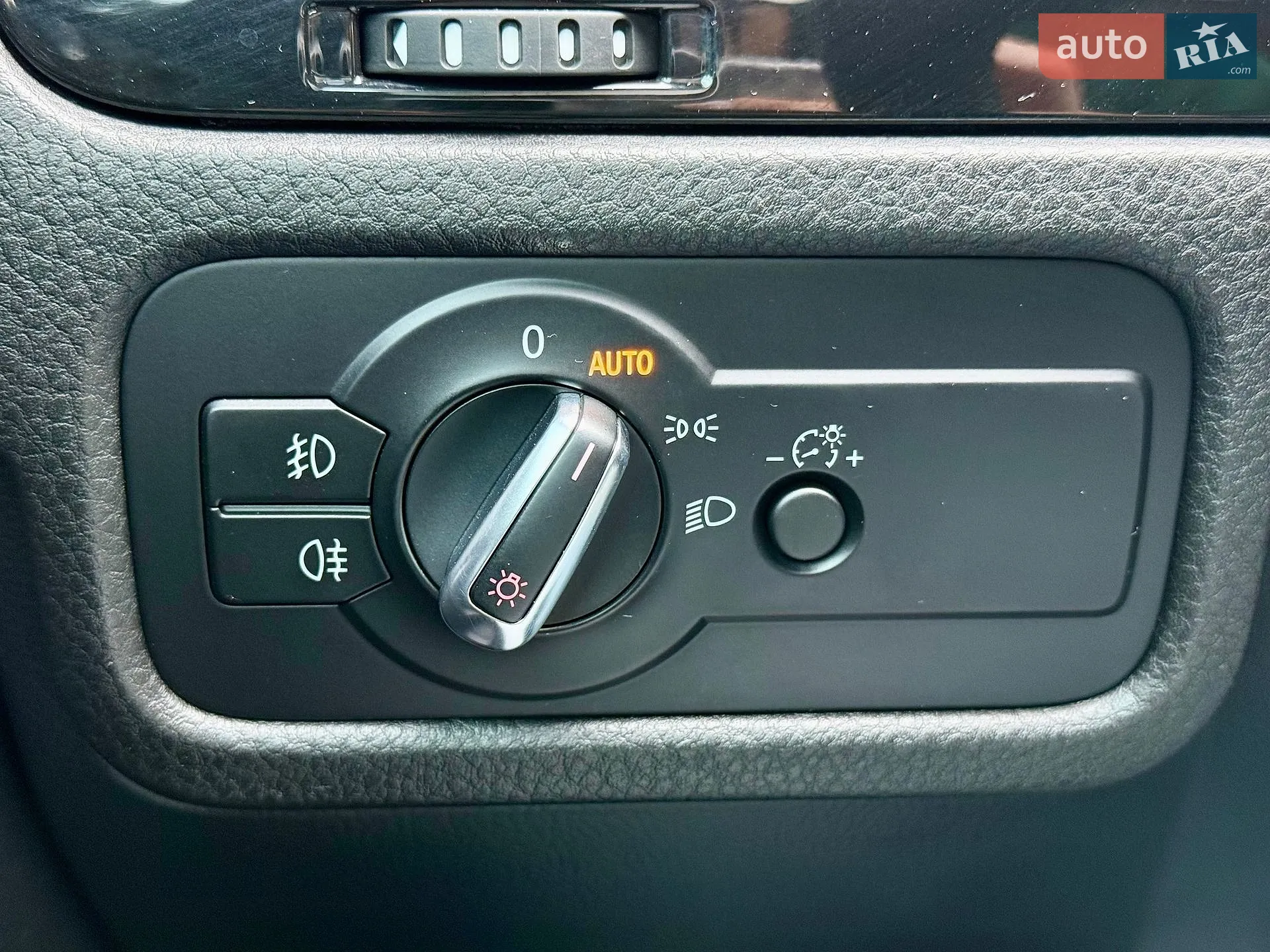 2012 Volkswagen Touareg - мініатюра 18