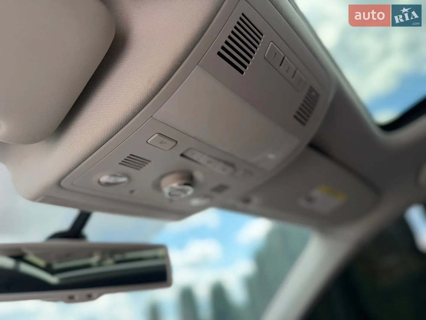 2012 Volkswagen Touareg - мініатюра 27