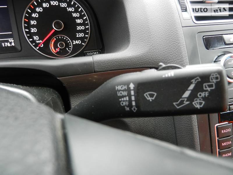 Мінівен Volkswagen Touran 2012 в Запоріжжі