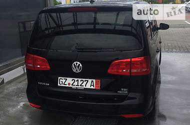 Минивэн Volkswagen Touran 2015 в 